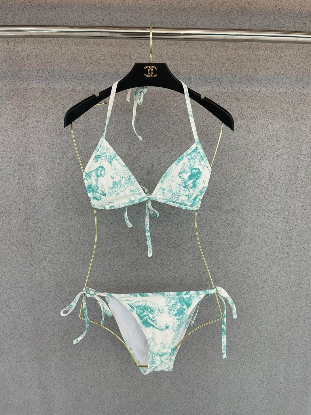 迪奥比基尼👙❤️😍🥰适合多种场景的游泳衣🏊‍♀️海边 游泳池 温泉 水上乐园 漂流都可以😌内搭外穿也完全