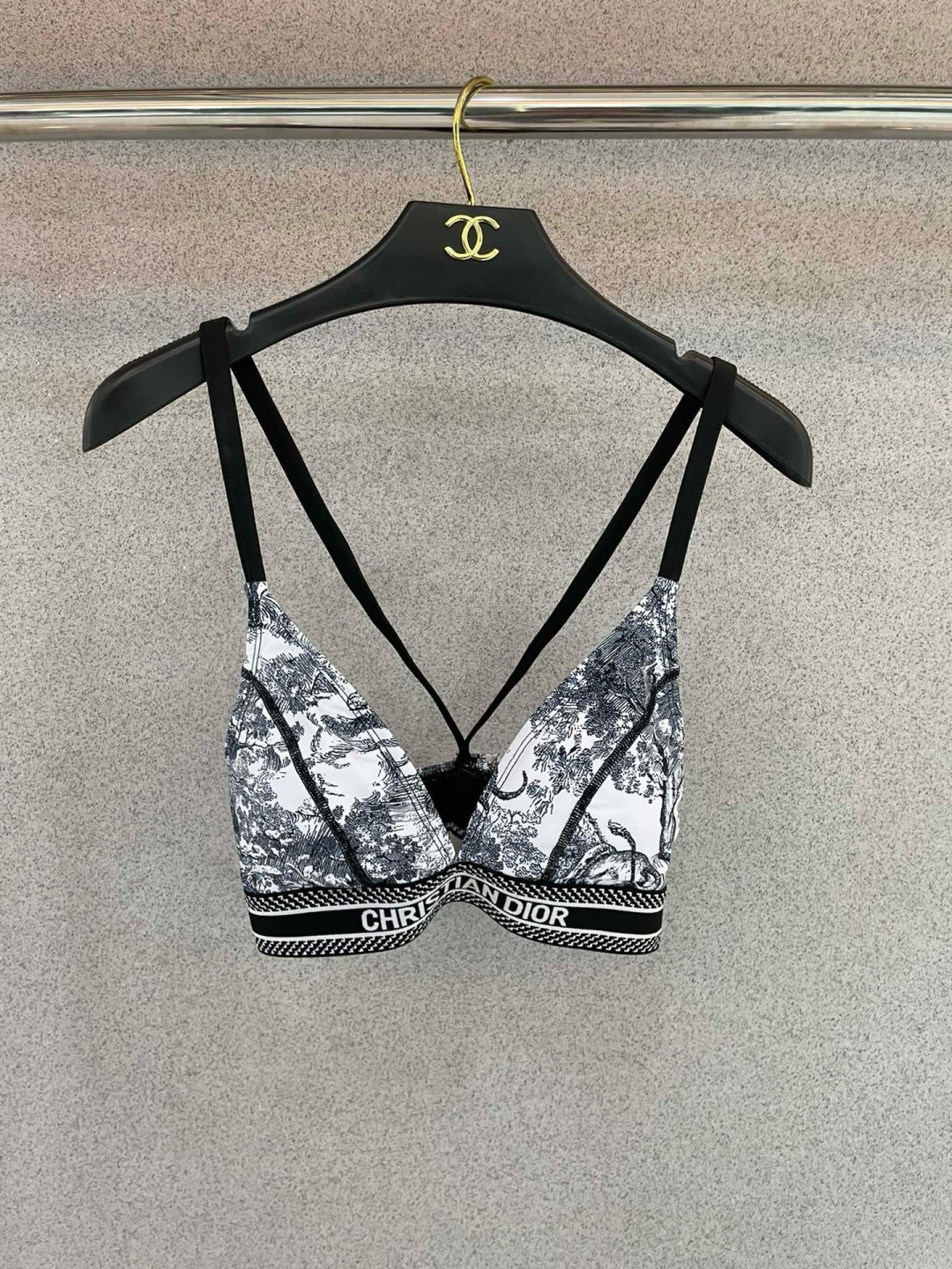 迪奥比基尼👙❤️😍🥰适合多种场景的游泳衣🏊‍♀️海边 游泳池 温泉 水上乐园 漂流都可以😌内搭外穿也完全