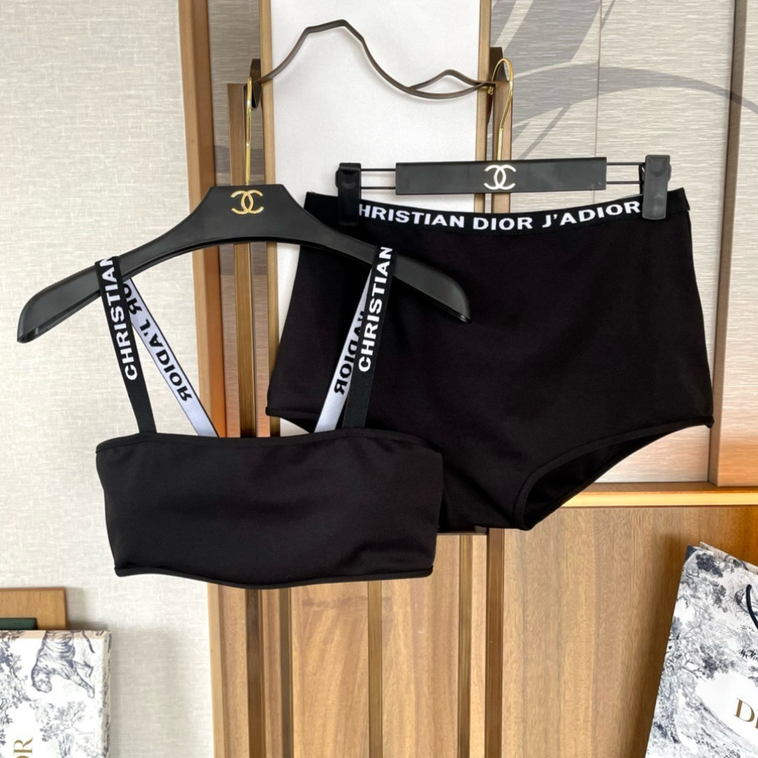 迪奥比基尼👙❤️😍🥰适合多种场景的游泳衣🏊‍♀️海边 游泳池 温泉 水上乐园 漂流都可以😌内搭外穿也完全