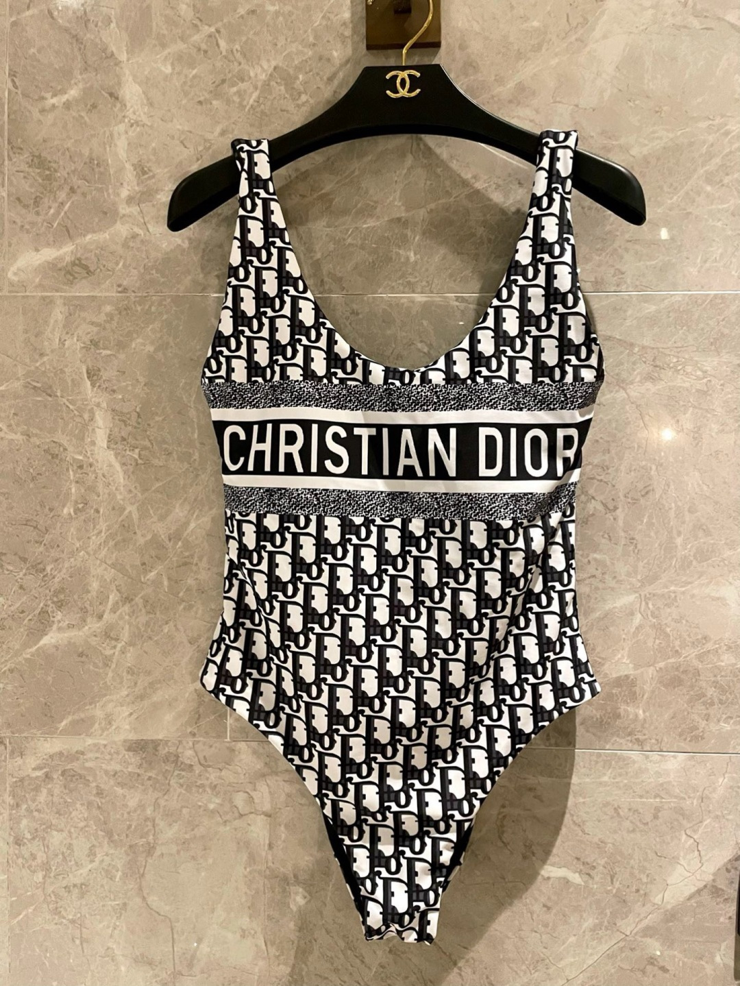 迪奥连体👙❤️😍🥰适合多种场景的游泳衣🏊‍♀️海边 游泳池 温泉 水上乐园 漂流都可以😌内搭外穿也完全可