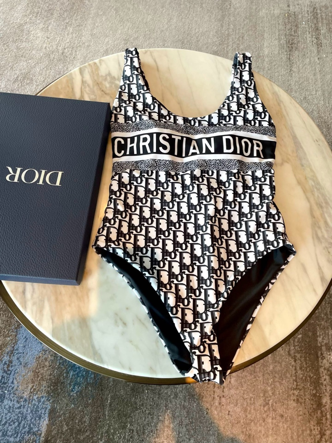 迪奥连体👙❤️😍🥰适合多种场景的游泳衣🏊‍♀️海边 游泳池 温泉 水上乐园 漂流都可以😌内搭外穿也完全可