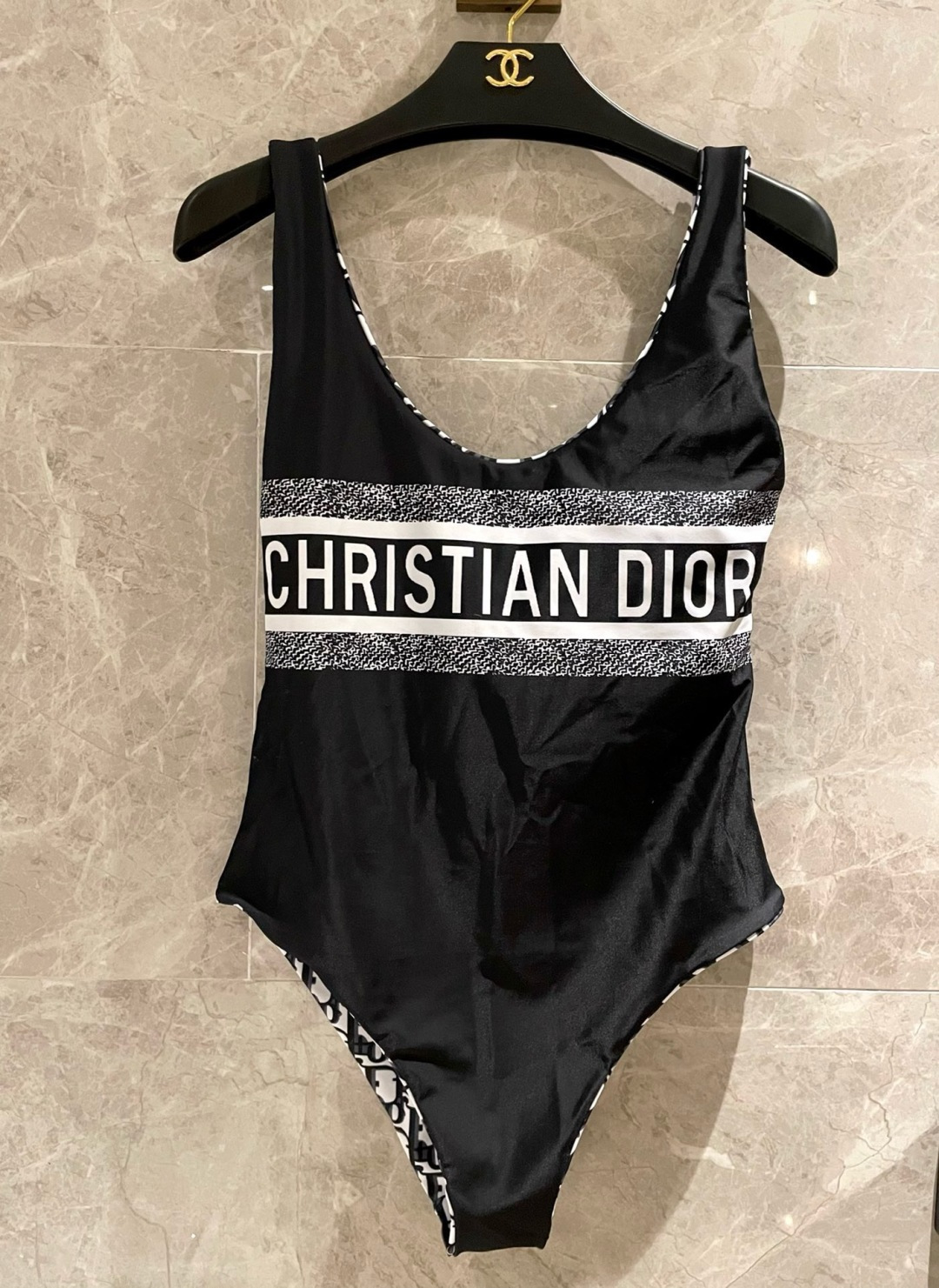 迪奥连体👙❤️😍🥰适合多种场景的游泳衣🏊‍♀️海边 游泳池 温泉 水上乐园 漂流都可以😌内搭外穿也完全可