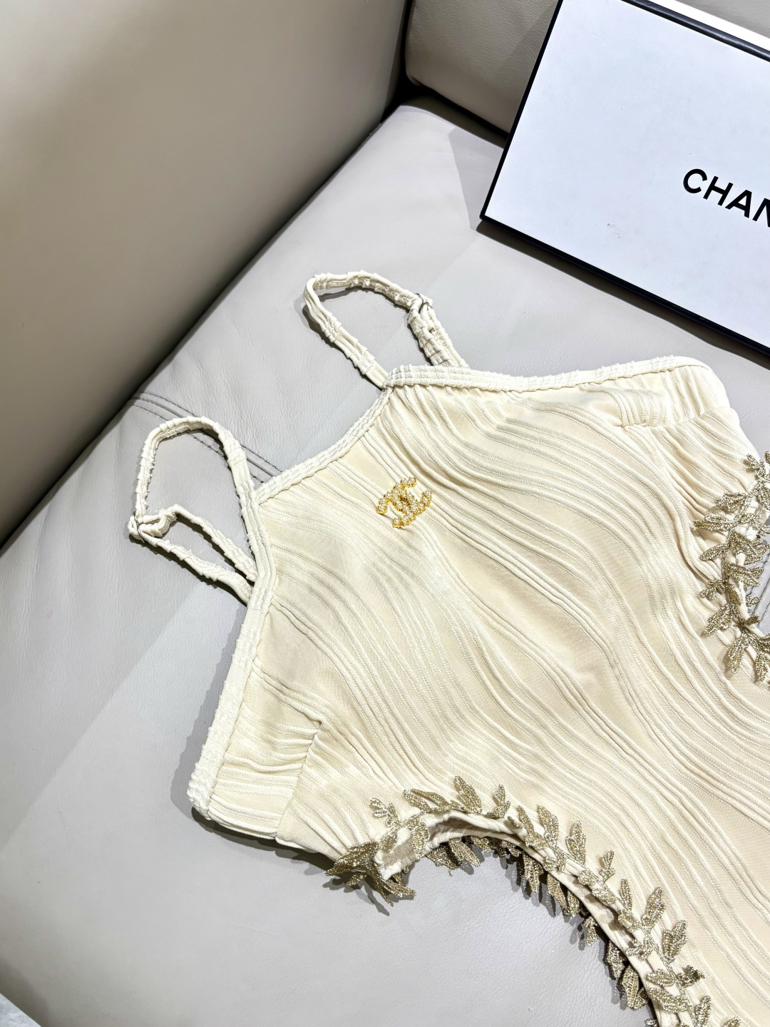 Chanel新款连体🥰适合多种场景的游泳衣🏊‍♀️海边 游泳池 温泉 水上乐园 漂流都可以😌内搭也完全可
