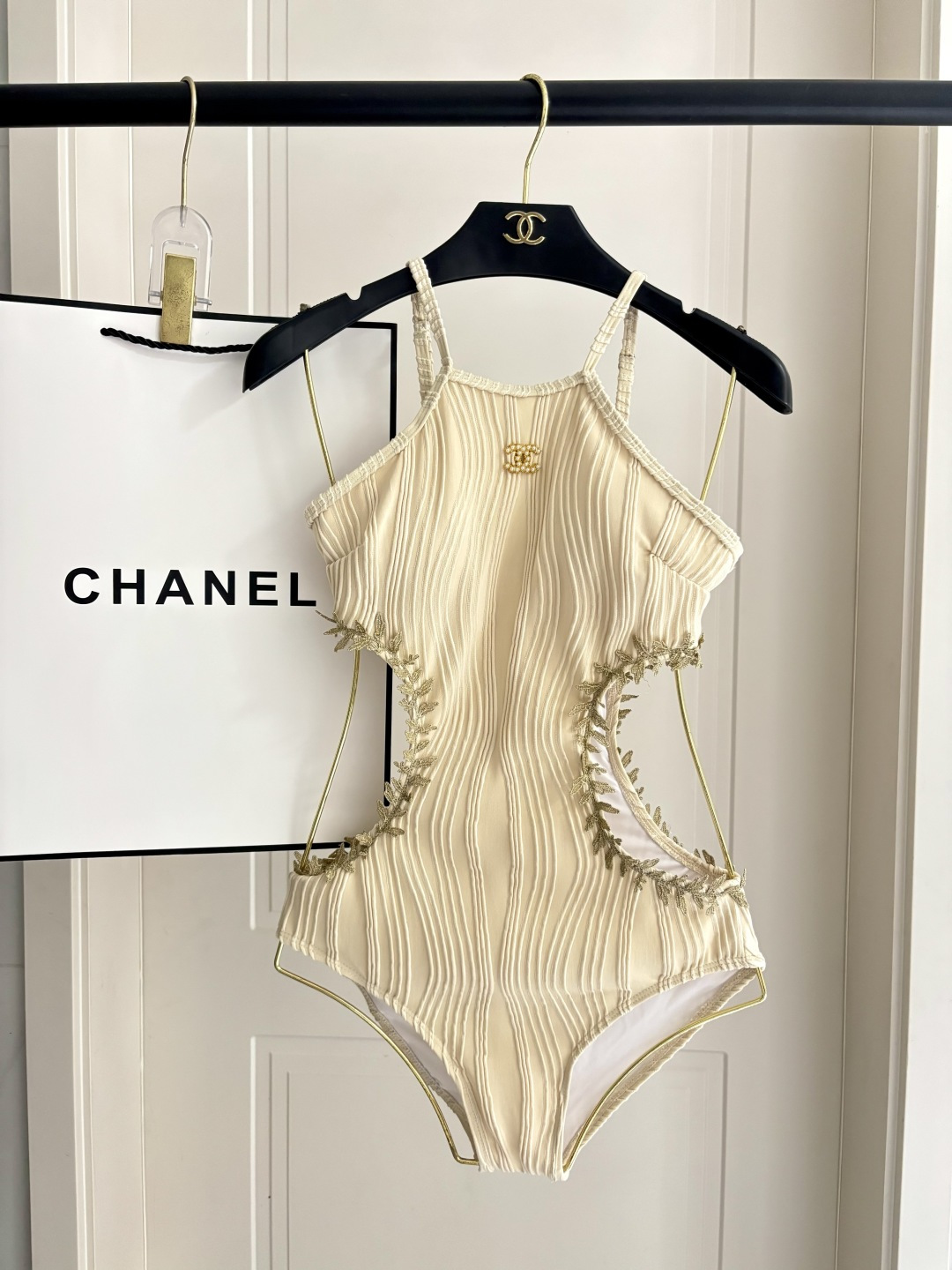 Chanel新款连体🥰适合多种场景的游泳衣🏊‍♀️海边 游泳池 温泉 水上乐园 漂流都可以😌内搭也完全可