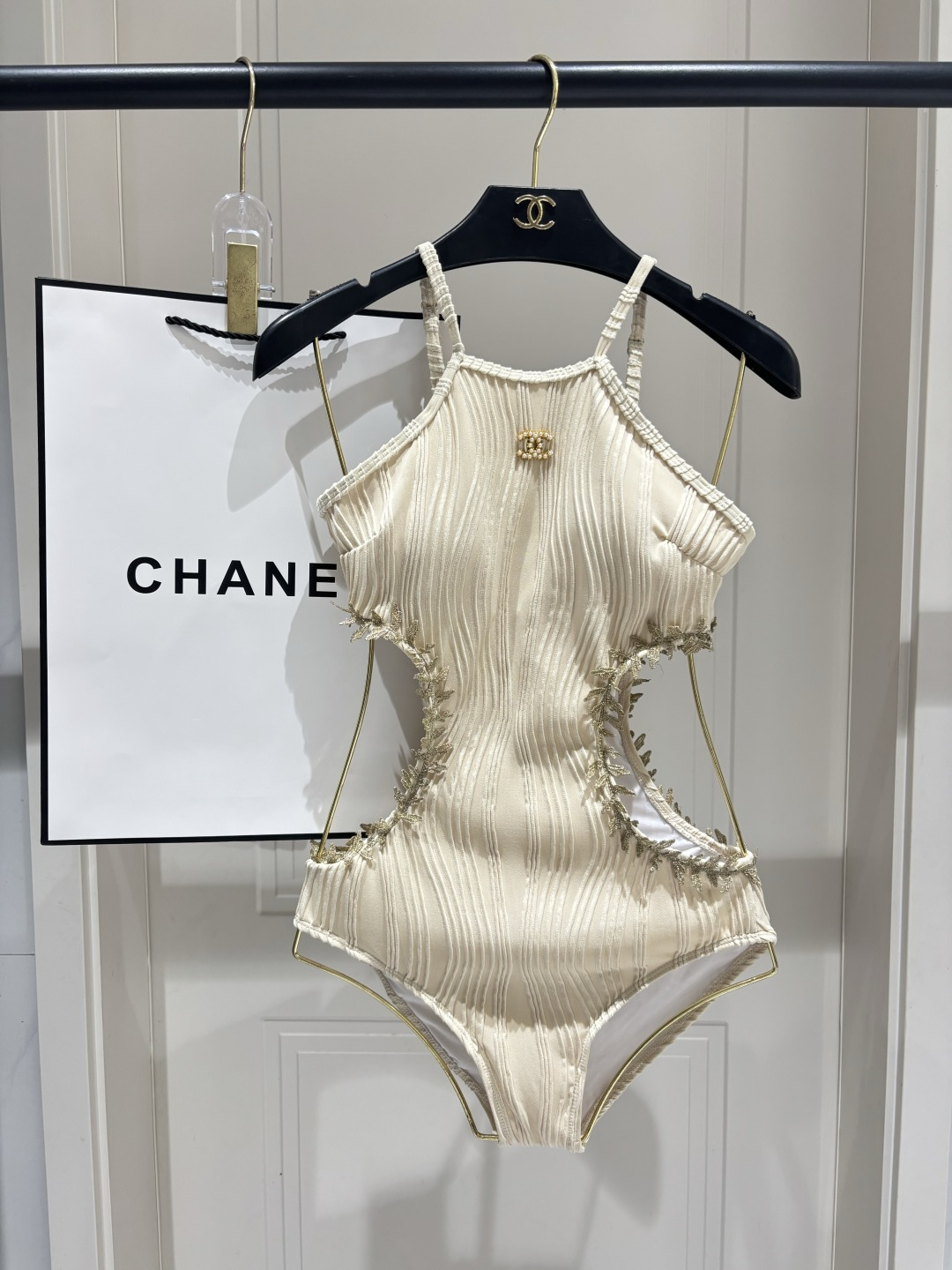 Chanel新款连体🥰适合多种场景的游泳衣🏊‍♀️海边 游泳池 温泉 水上乐园 漂流都可以😌内搭也完全可