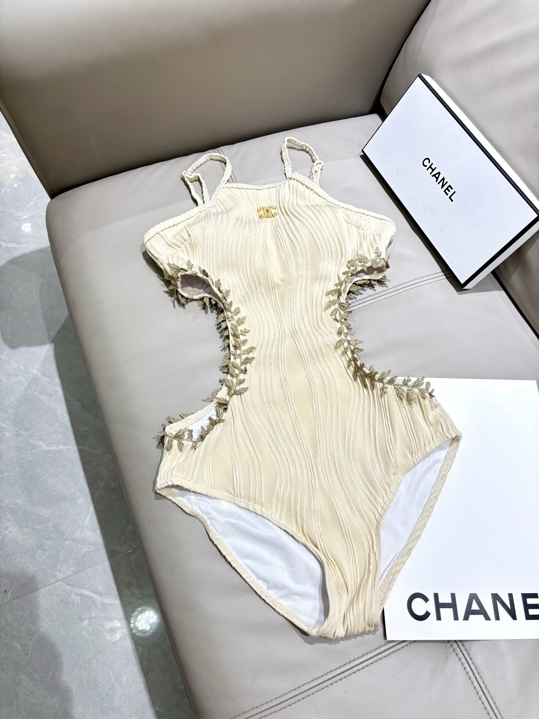 Chanel新款连体🥰适合多种场景的游泳衣🏊‍♀️海边 游泳池 温泉 水上乐园 漂流都可以😌内搭也完全可