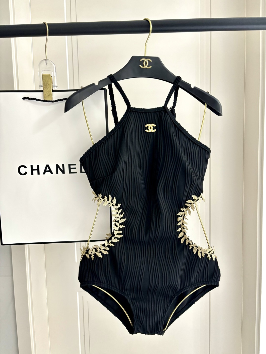 Chanel新款连体😍🥰适合多种场景的游泳衣🏊‍♀️海边 游泳池 温泉 水上乐园 漂流都可以😌内搭也完全