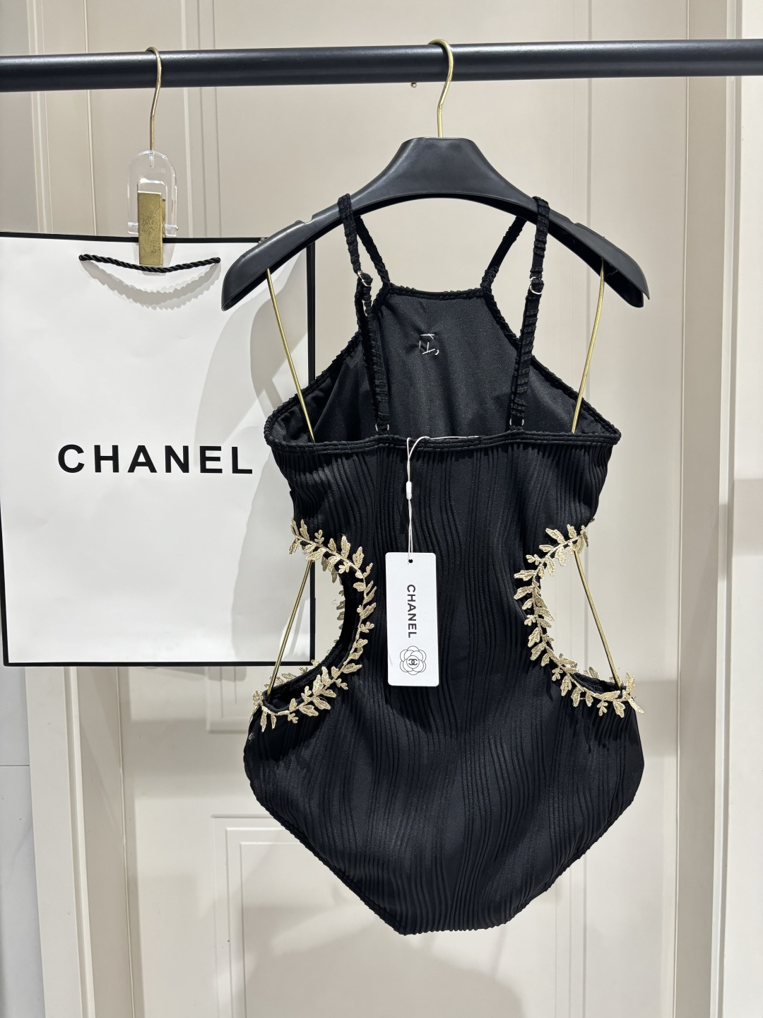 Chanel新款连体😍🥰适合多种场景的游泳衣🏊‍♀️海边 游泳池 温泉 水上乐园 漂流都可以😌内搭也完全