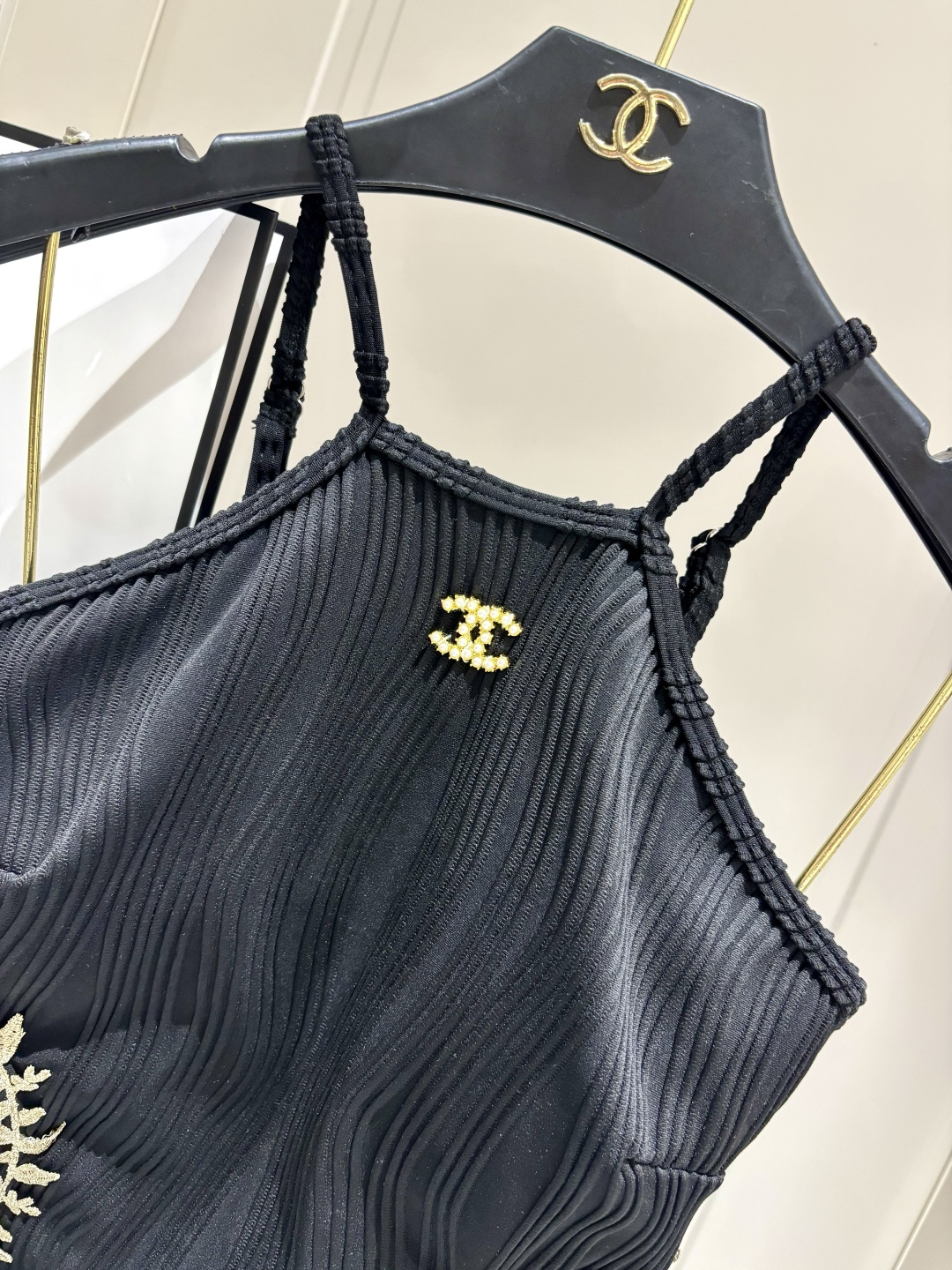 Chanel新款连体😍🥰适合多种场景的游泳衣🏊‍♀️海边 游泳池 温泉 水上乐园 漂流都可以😌内搭也完全