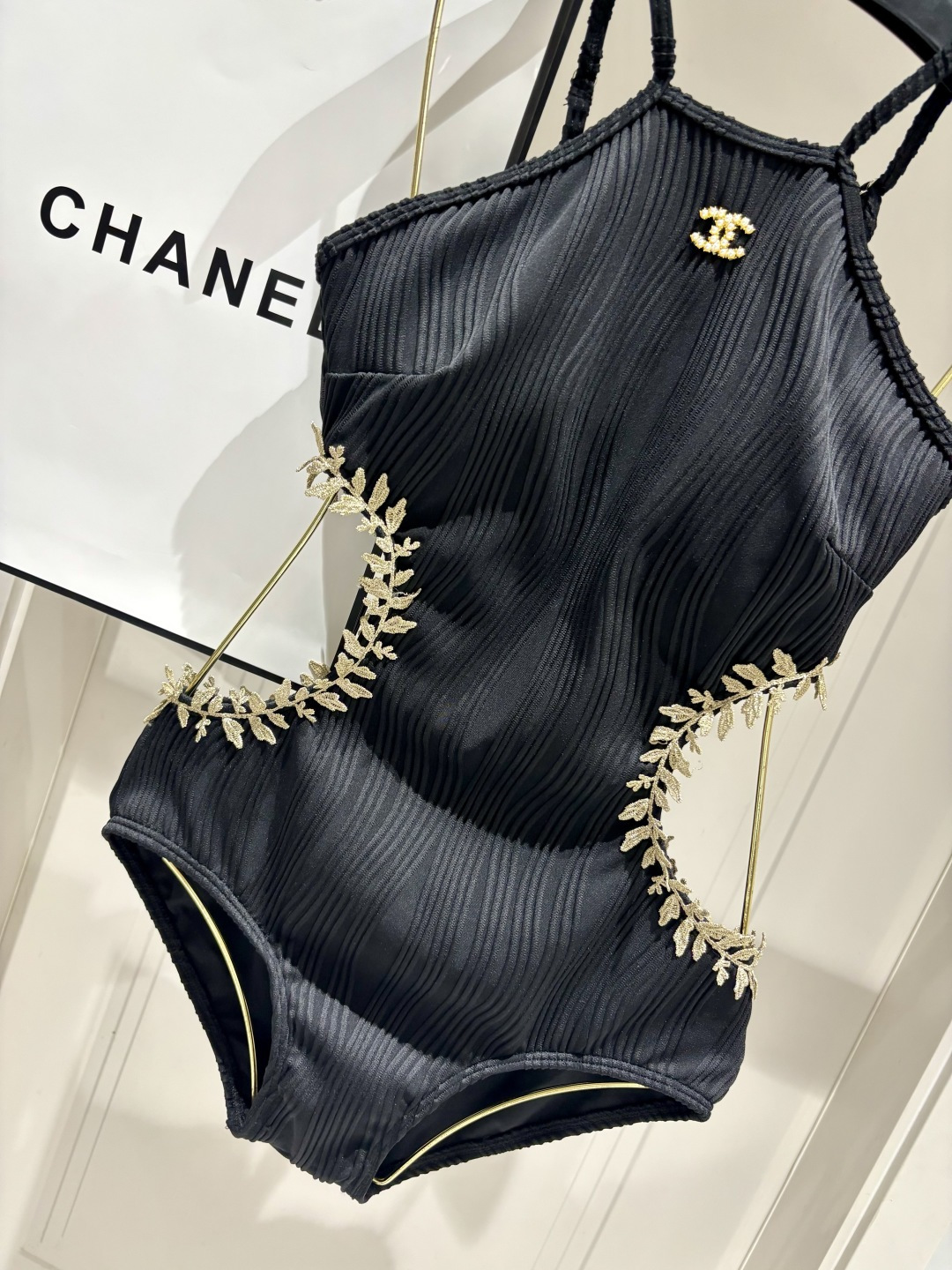 Chanel新款连体😍🥰适合多种场景的游泳衣🏊‍♀️海边 游泳池 温泉 水上乐园 漂流都可以😌内搭也完全