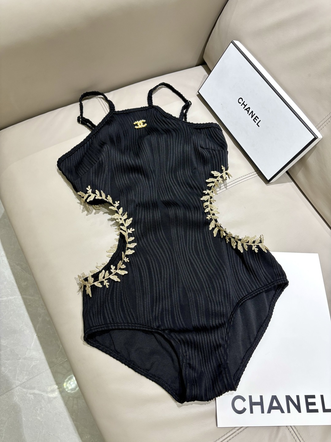Chanel新款连体😍🥰适合多种场景的游泳衣🏊‍♀️海边 游泳池 温泉 水上乐园 漂流都可以😌内搭也完全