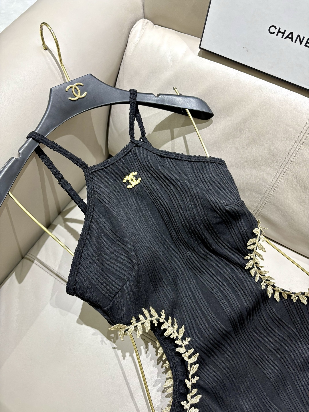 Chanel新款连体😍🥰适合多种场景的游泳衣🏊‍♀️海边 游泳池 温泉 水上乐园 漂流都可以😌内搭也完全