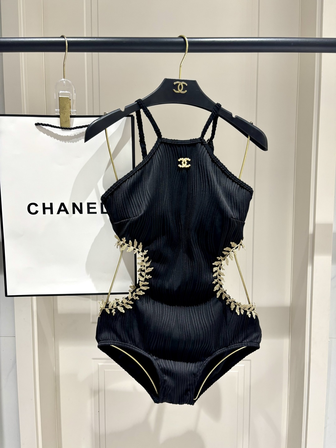 Chanel新款连体😍🥰适合多种场景的游泳衣🏊‍♀️海边 游泳池 温泉 水上乐园 漂流都可以😌内搭也完全