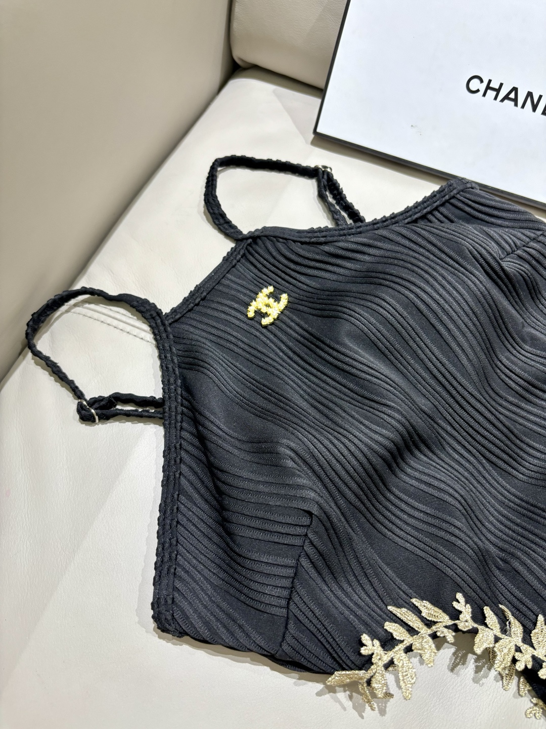 Chanel新款连体😍🥰适合多种场景的游泳衣🏊‍♀️海边 游泳池 温泉 水上乐园 漂流都可以😌内搭也完全