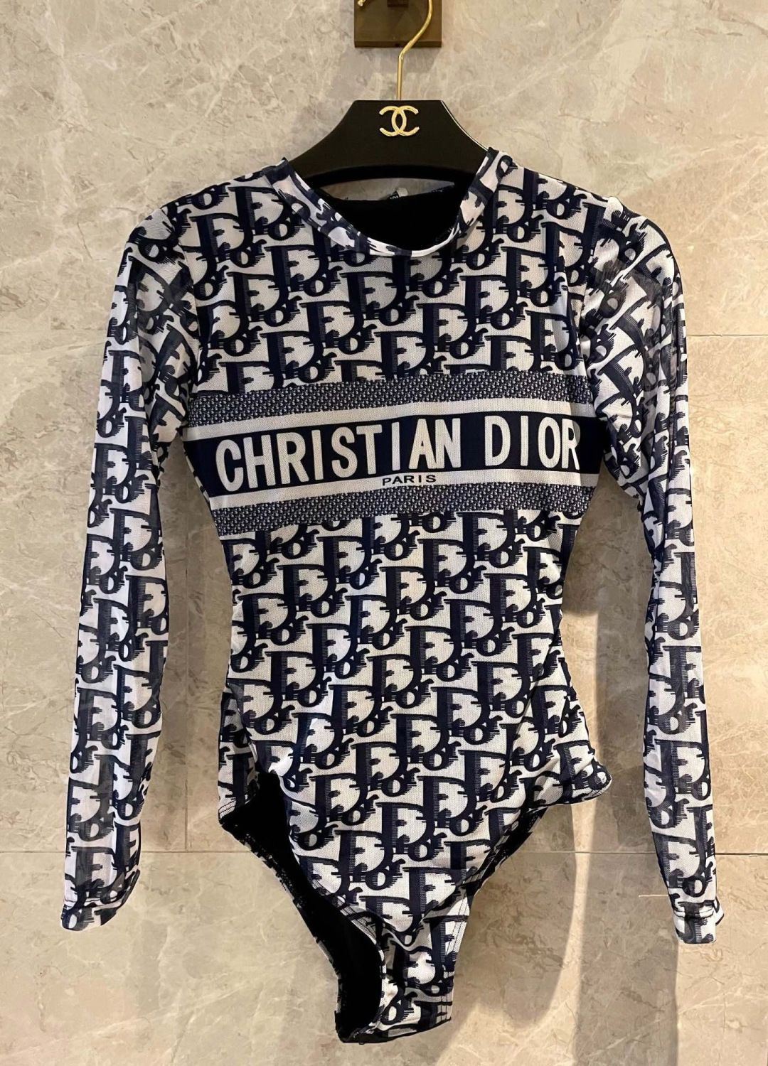 Dior 迪奥长袖连体防晒泳衣，收腰显瘦显腿长！超nice 平时可以配牛仔裤、短裤当连体衣穿！码数：SM
