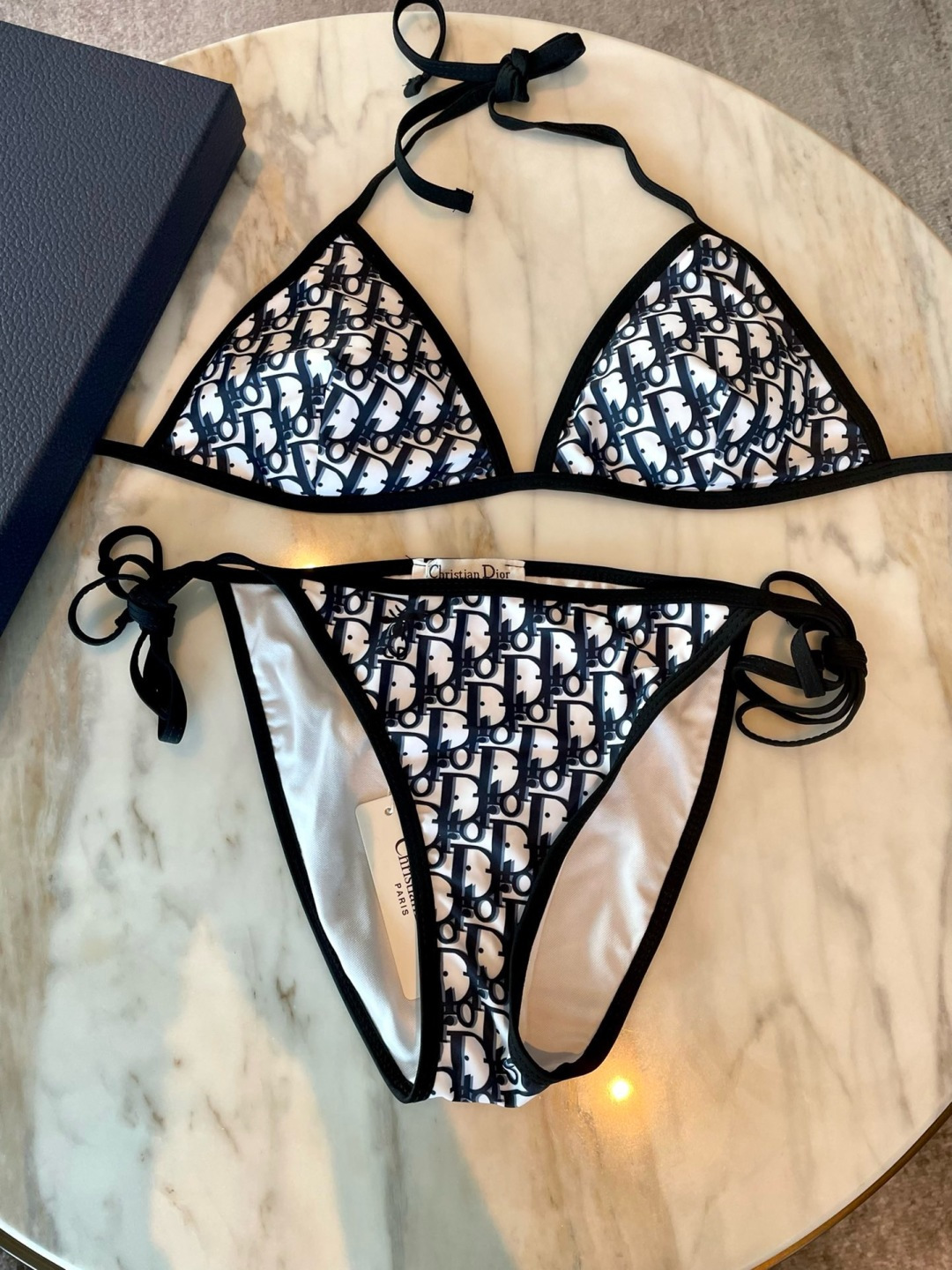 迪奥比基尼泳衣 印花适合多种场景的游泳衣🏊‍♀️海边 游泳池 温泉 水上乐园 漂流都可以😌内搭也完全可以