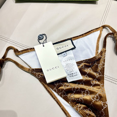 Gucci丝绒分体比基尼😍🥰适合多种场景的游泳衣🏊♀️海边 游泳池 温泉 水上乐园 漂流都可以😌内搭也 Gucci丝绒分体比基尼😍🥰适合多种场景的游泳衣🏊♀️海边 游泳池 温泉 水上乐园 漂流都可以😌内搭也