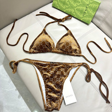Gucci丝绒分体比基尼😍🥰适合多种场景的游泳衣🏊♀️海边 游泳池 温泉 水上乐园 漂流都可以😌内搭也 Gucci丝绒分体比基尼😍🥰适合多种场景的游泳衣🏊♀️海边 游泳池 温泉 水上乐园 漂流都可以😌内搭也