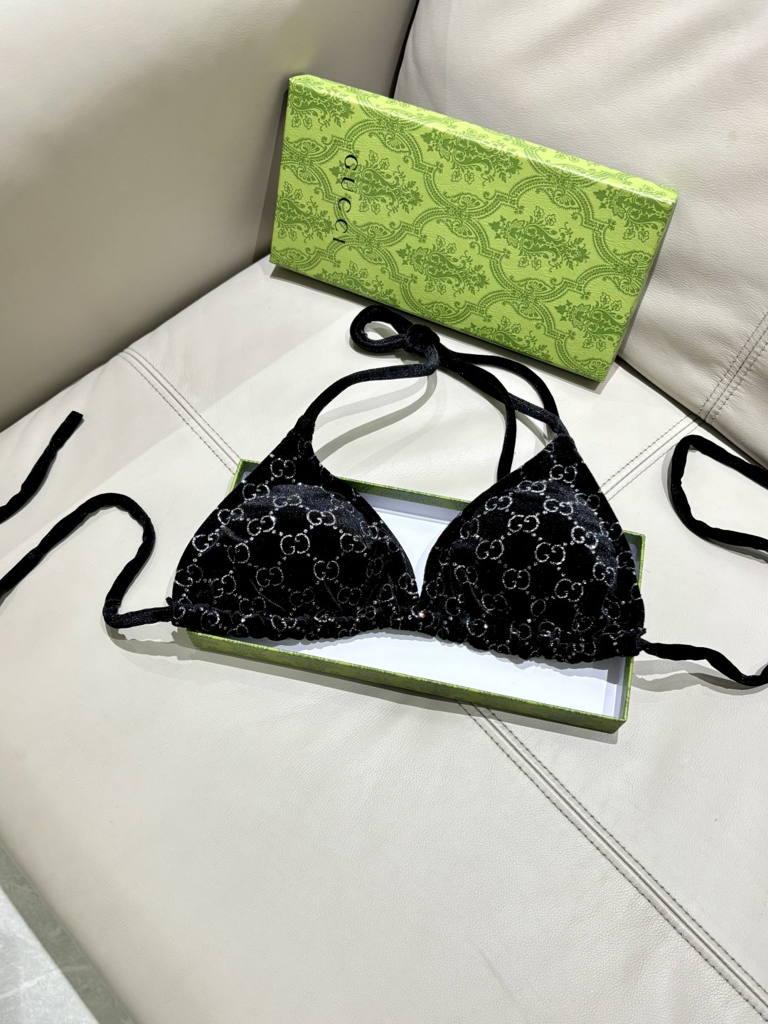 Gucci丝绒分体比基尼😍🥰适合多种场景的游泳衣🏊‍♀️海边 游泳池 温泉 水上乐园 漂流都可以😌内搭也