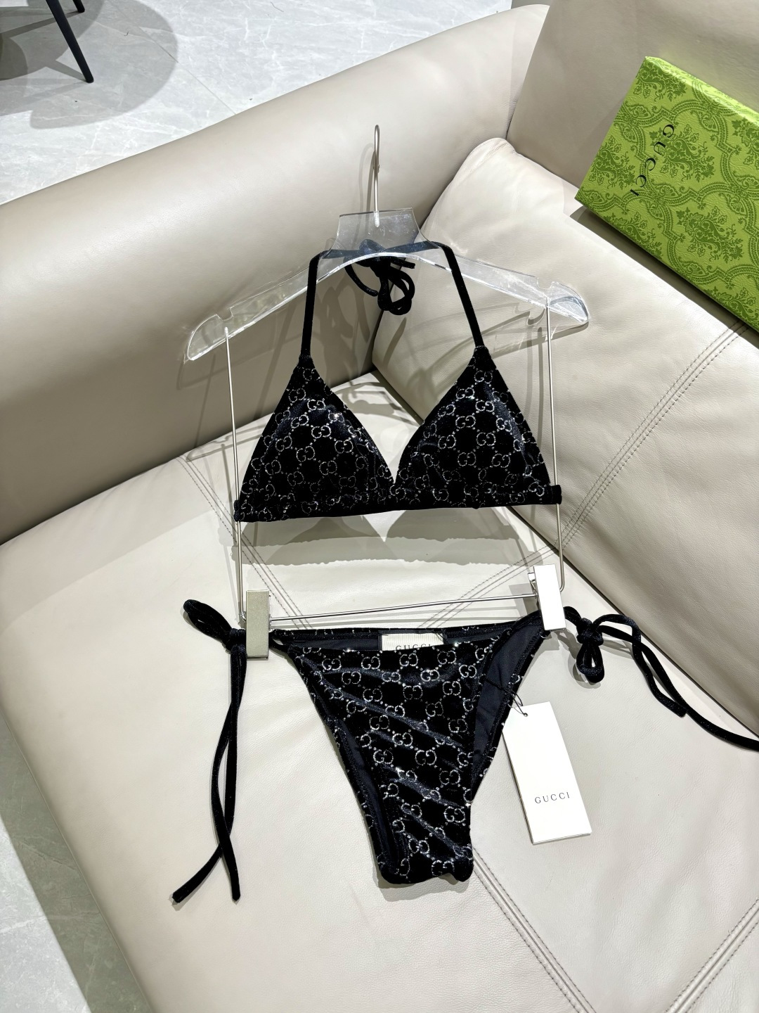 Gucci丝绒分体比基尼😍🥰适合多种场景的游泳衣🏊‍♀️海边 游泳池 温泉 水上乐园 漂流都可以😌内搭也