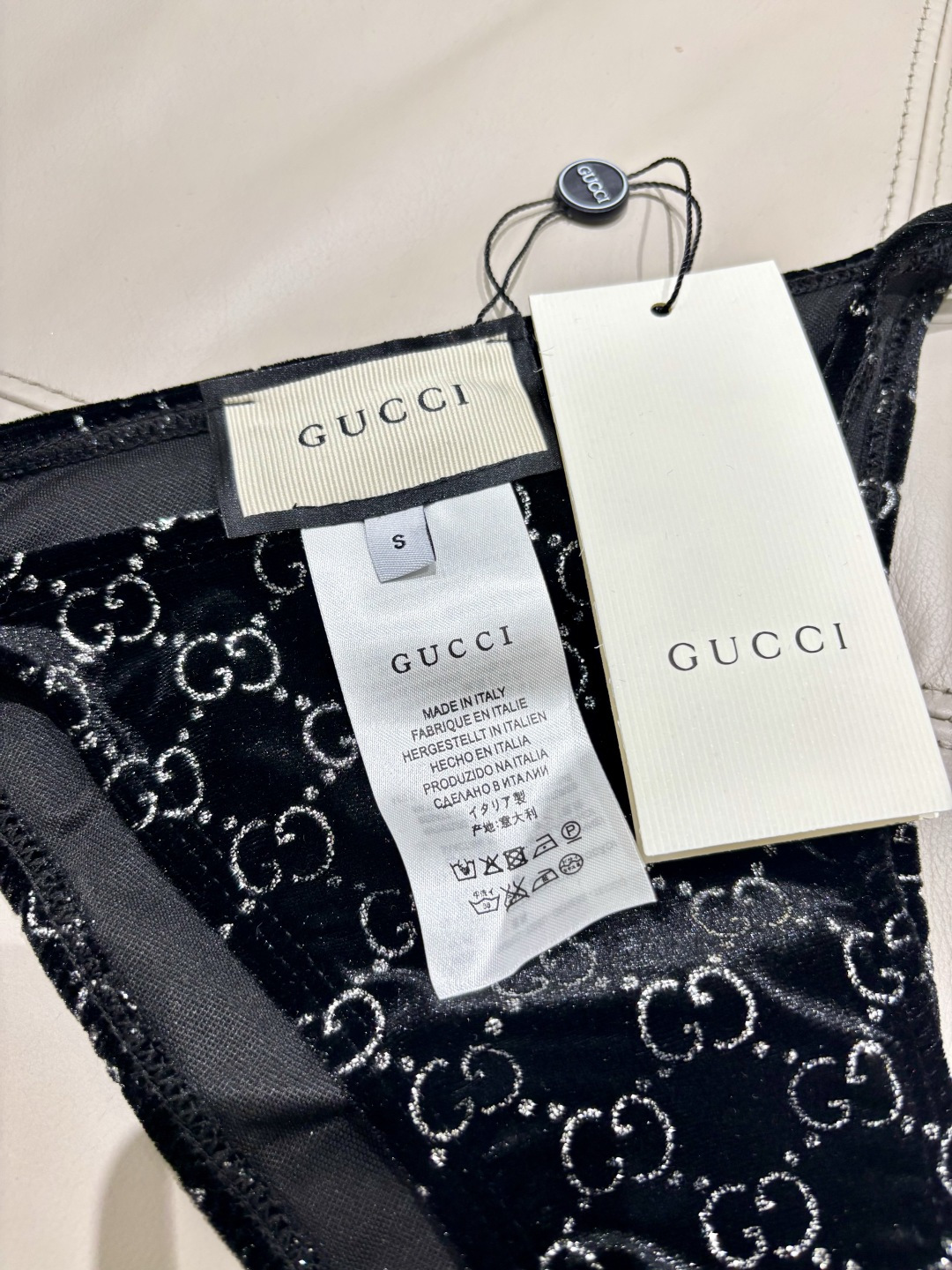 Gucci丝绒分体比基尼😍🥰适合多种场景的游泳衣🏊‍♀️海边 游泳池 温泉 水上乐园 漂流都可以😌内搭也