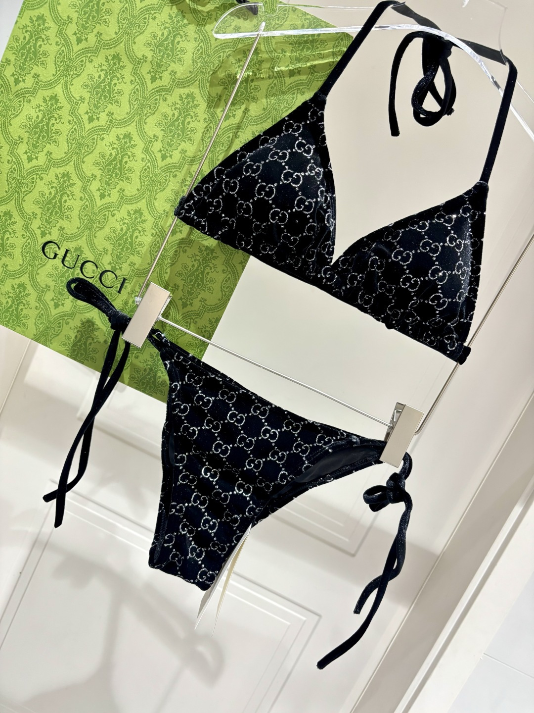 Gucci丝绒分体比基尼😍🥰适合多种场景的游泳衣🏊‍♀️海边 游泳池 温泉 水上乐园 漂流都可以😌内搭也