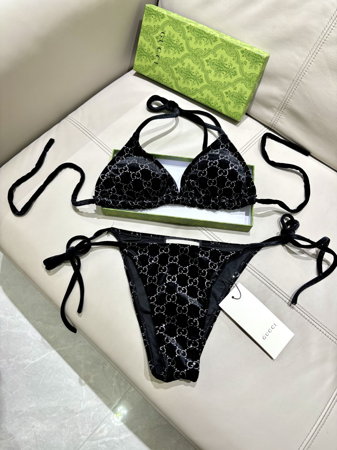 Gucci丝绒分体比基尼😍🥰适合多种场景的游泳衣🏊‍♀️海边 游泳池 温泉 水上乐园 漂流都可以😌内搭也