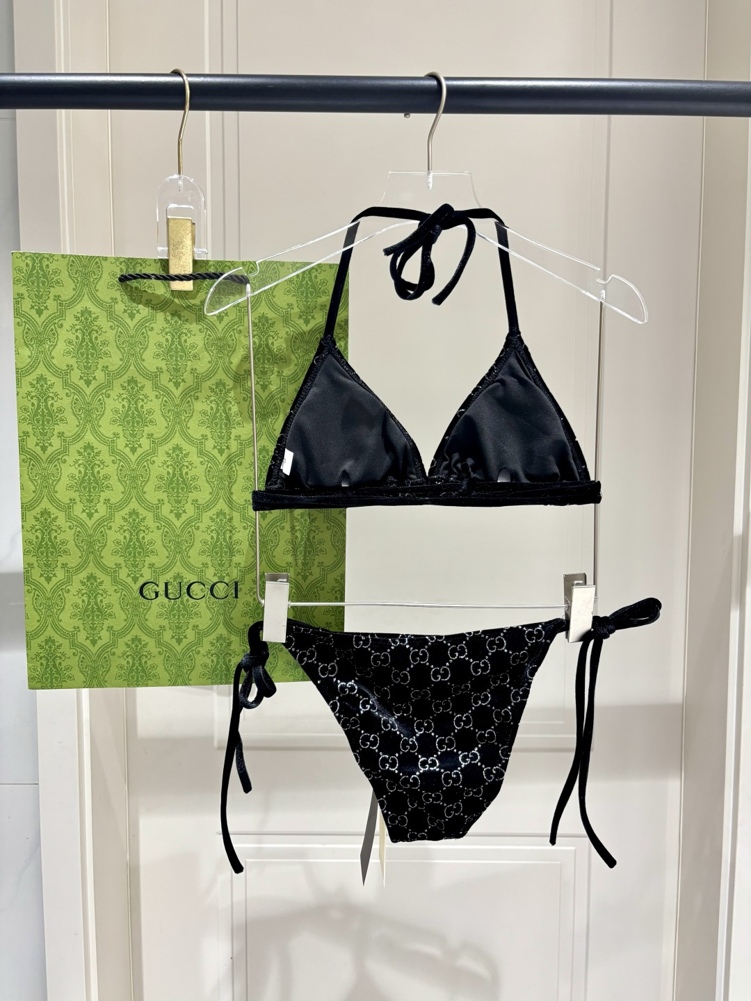 Gucci丝绒分体比基尼😍🥰适合多种场景的游泳衣🏊‍♀️海边 游泳池 温泉 水上乐园 漂流都可以😌内搭也