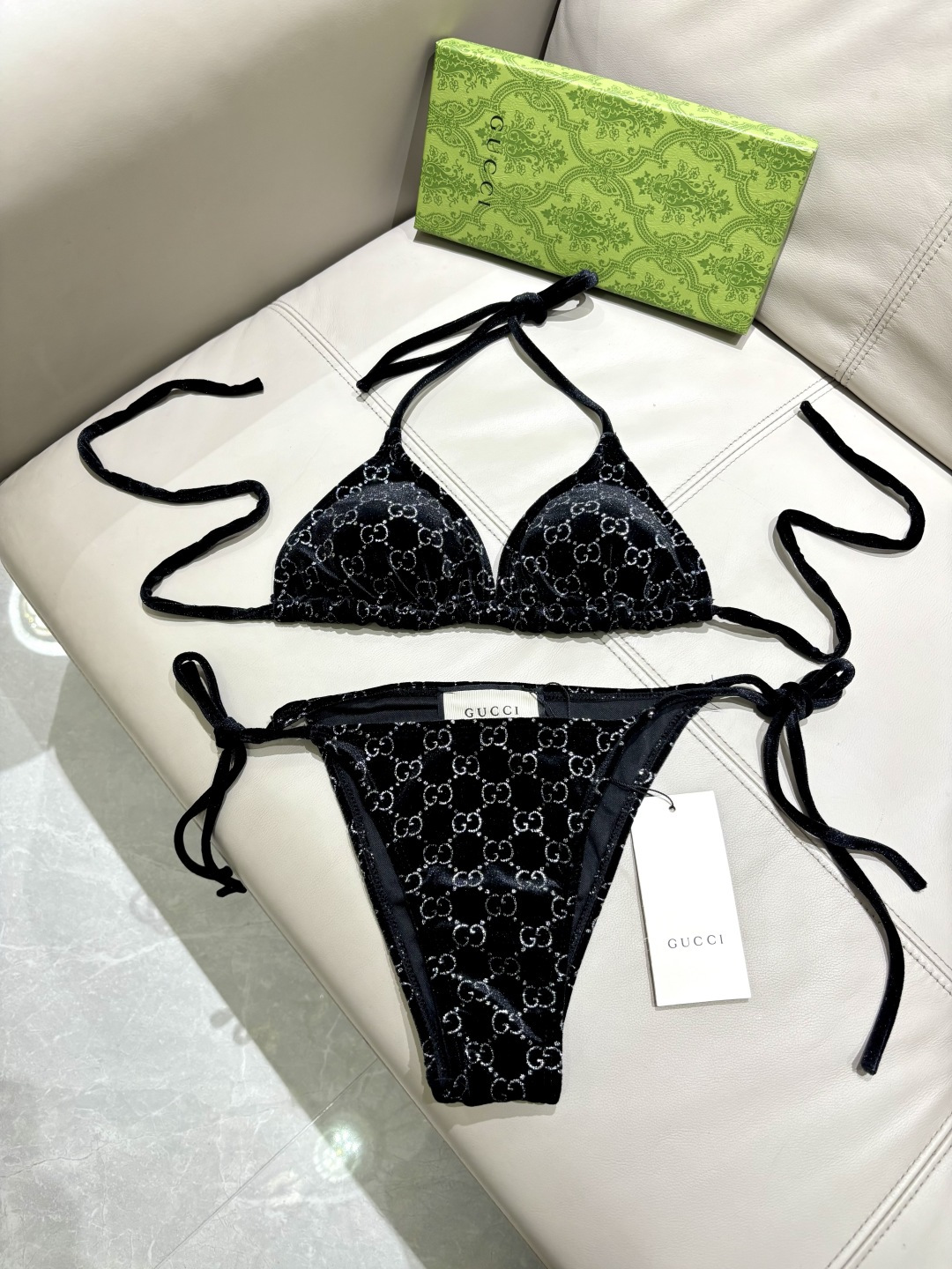 Gucci丝绒分体比基尼😍🥰适合多种场景的游泳衣🏊‍♀️海边 游泳池 温泉 水上乐园 漂流都可以😌内搭也