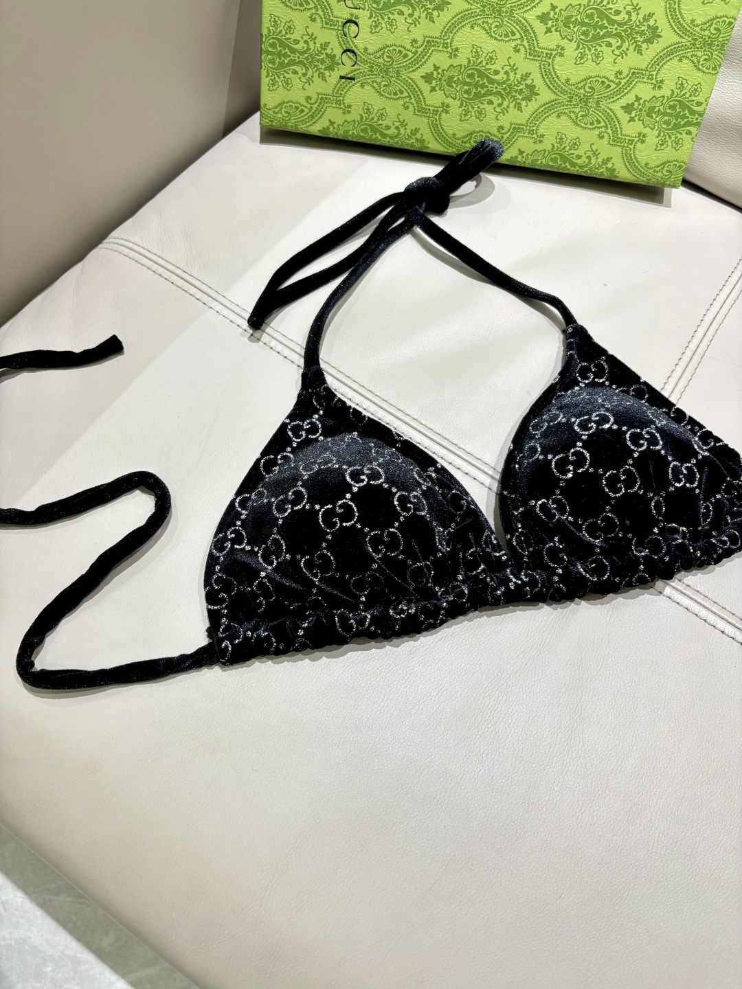 Gucci丝绒分体比基尼😍🥰适合多种场景的游泳衣🏊‍♀️海边 游泳池 温泉 水上乐园 漂流都可以😌内搭也