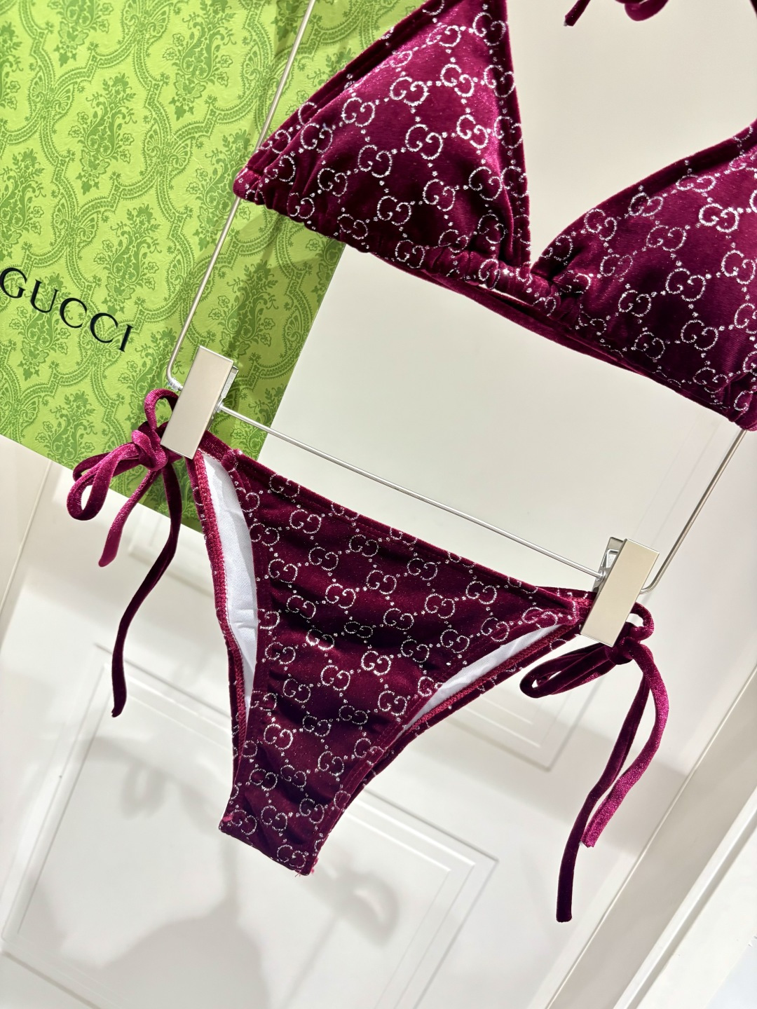 Gucci丝绒分体比基尼😍🥰适合多种场景的游泳衣🏊‍♀️海边 游泳池 温泉 水上乐园 漂流都可以😌内搭也