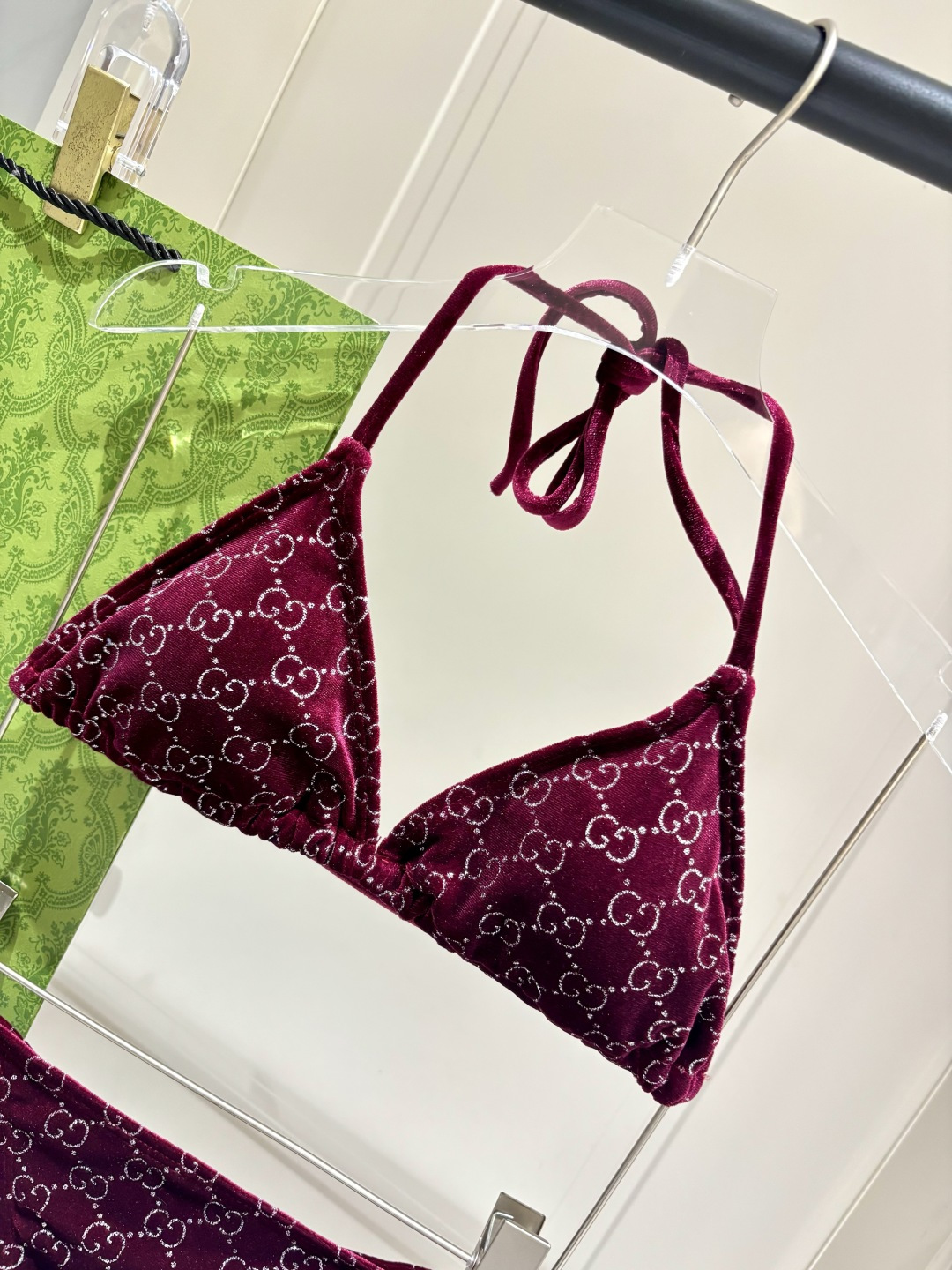 Gucci丝绒分体比基尼😍🥰适合多种场景的游泳衣🏊‍♀️海边 游泳池 温泉 水上乐园 漂流都可以😌内搭也