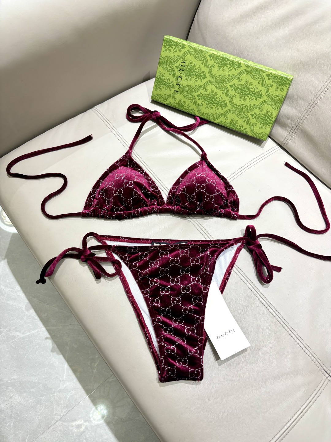 Gucci丝绒分体比基尼😍🥰适合多种场景的游泳衣🏊‍♀️海边 游泳池 温泉 水上乐园 漂流都可以😌内搭也
