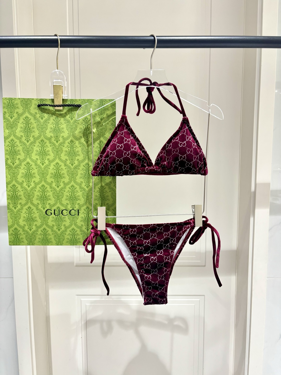 Gucci丝绒分体比基尼😍🥰适合多种场景的游泳衣🏊‍♀️海边 游泳池 温泉 水上乐园 漂流都可以😌内搭也