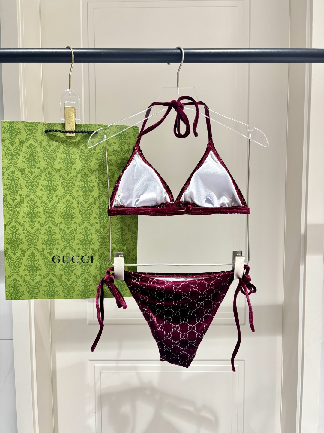 Gucci丝绒分体比基尼😍🥰适合多种场景的游泳衣🏊‍♀️海边 游泳池 温泉 水上乐园 漂流都可以😌内搭也
