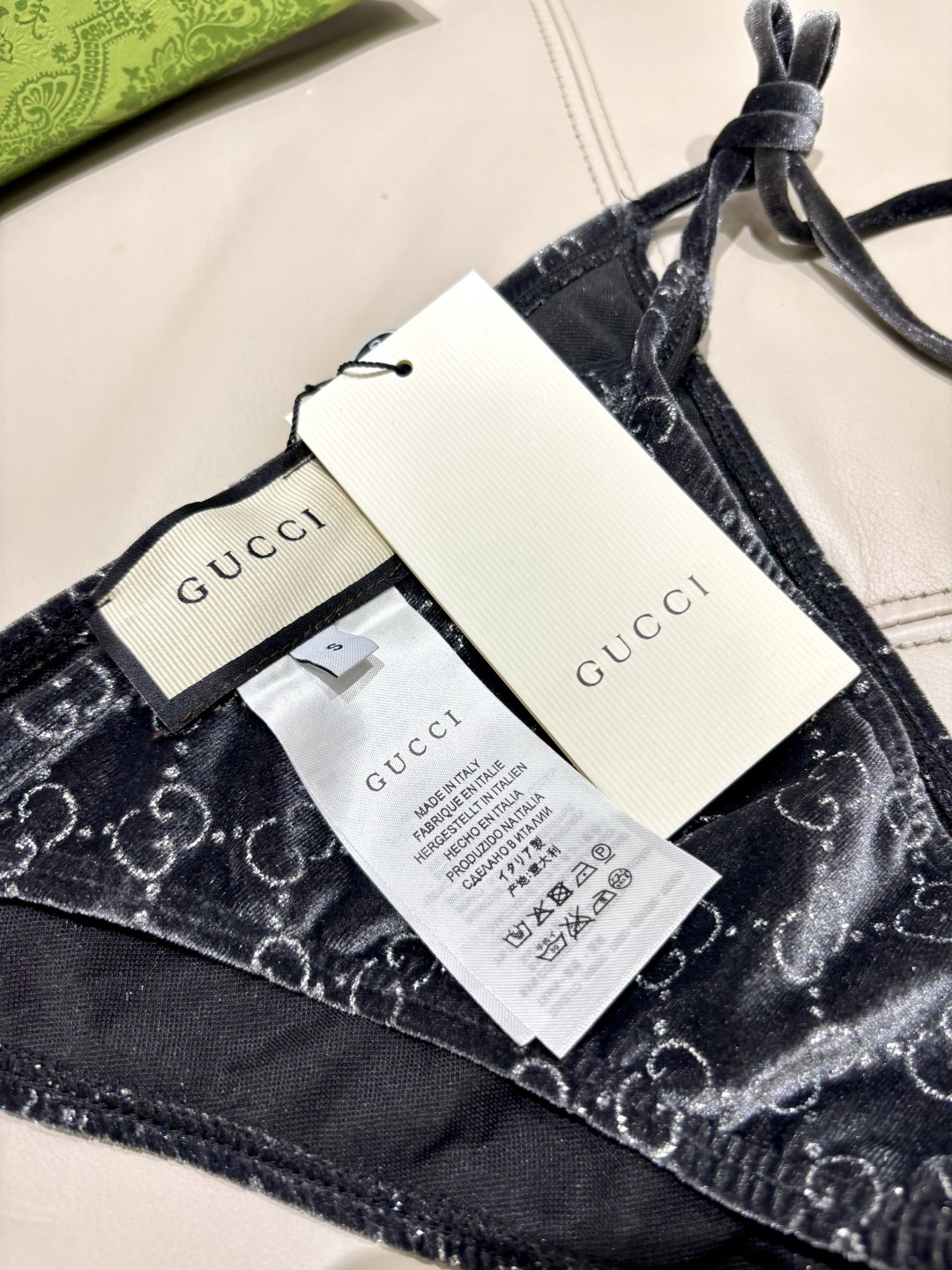Gucci丝绒分体比基尼😍🥰适合多种场景的游泳衣🏊‍♀️海边 游泳池 温泉 水上乐园 漂流都可以😌内搭也