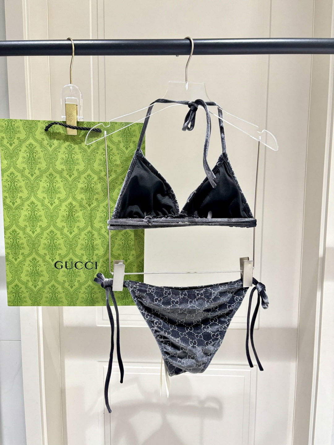 Gucci丝绒分体比基尼😍🥰适合多种场景的游泳衣🏊‍♀️海边 游泳池 温泉 水上乐园 漂流都可以😌内搭也