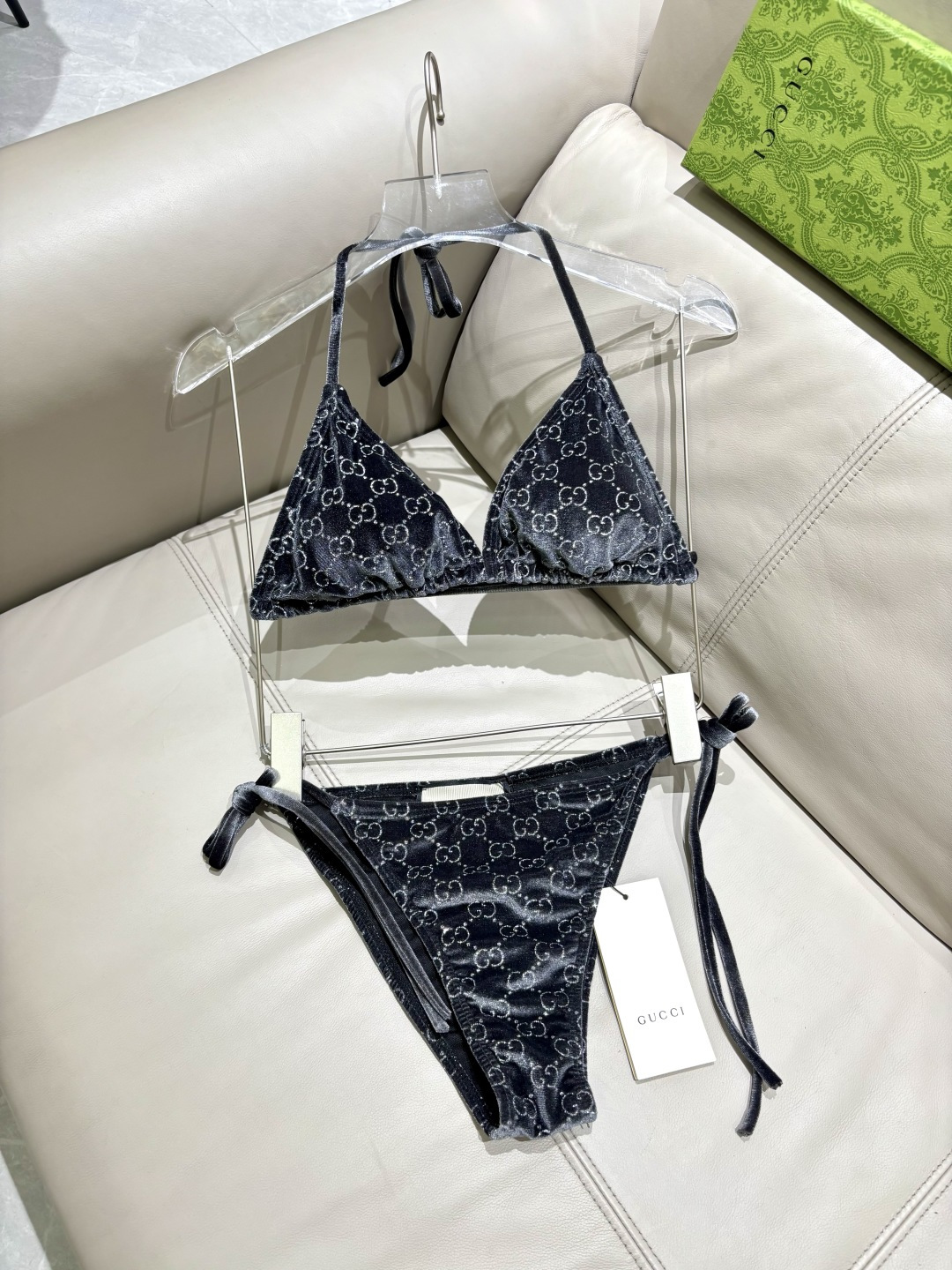 Gucci丝绒分体比基尼😍🥰适合多种场景的游泳衣🏊‍♀️海边 游泳池 温泉 水上乐园 漂流都可以😌内搭也