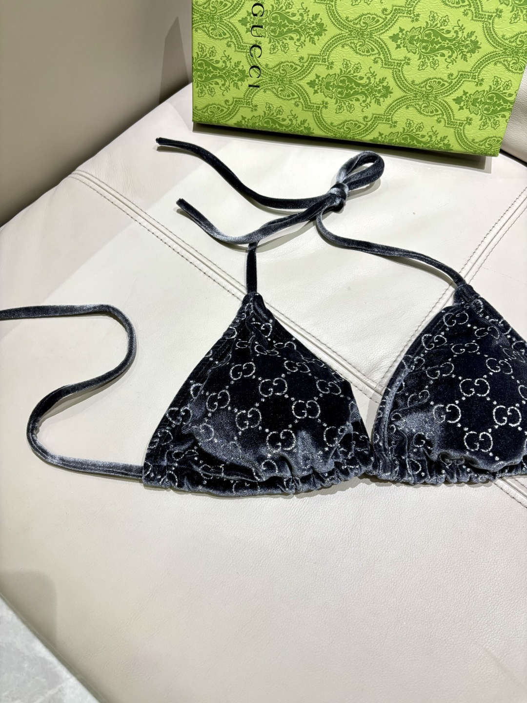 Gucci丝绒分体比基尼😍🥰适合多种场景的游泳衣🏊‍♀️海边 游泳池 温泉 水上乐园 漂流都可以😌内搭也