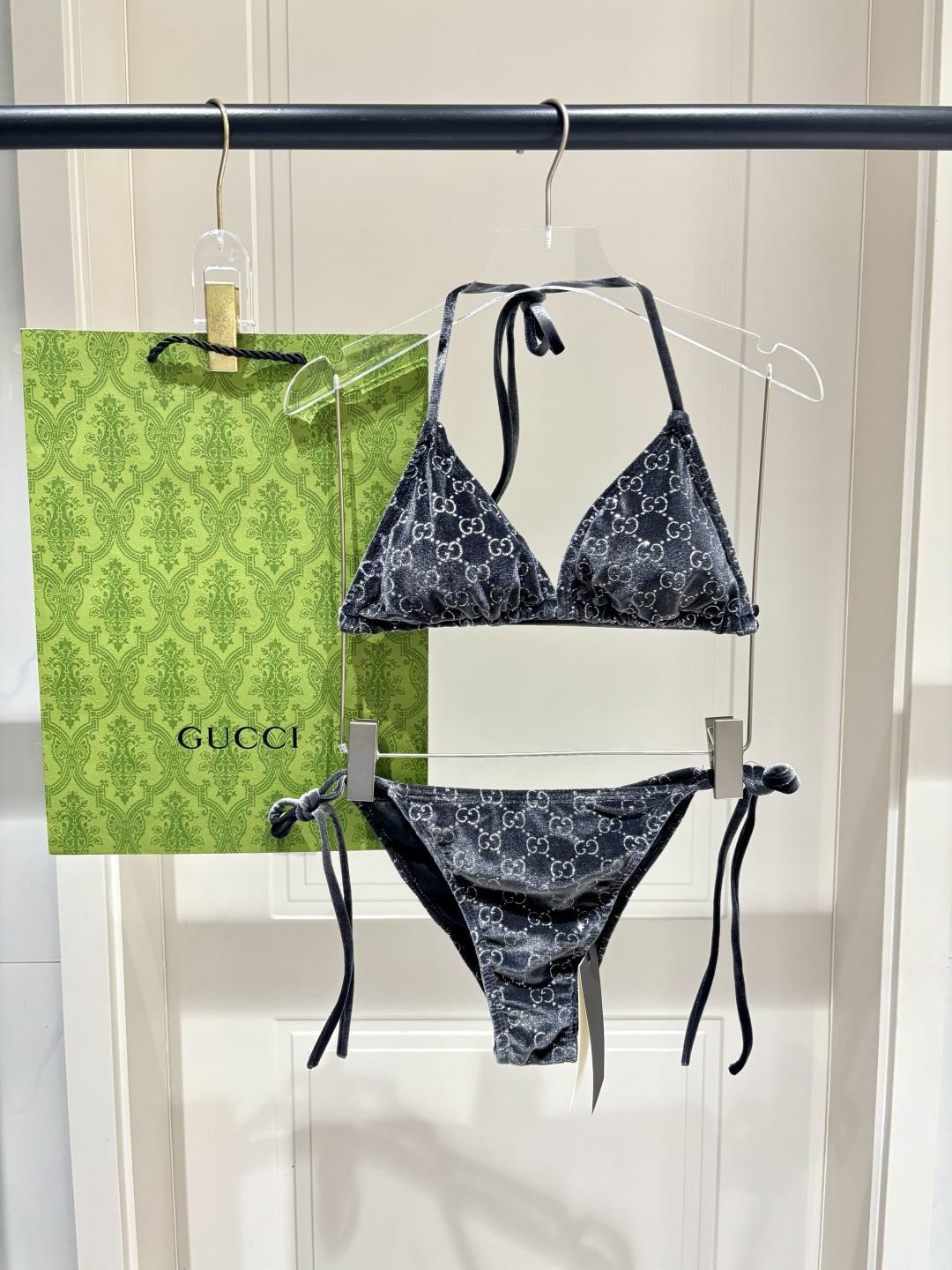 Gucci丝绒分体比基尼😍🥰适合多种场景的游泳衣🏊‍♀️海边 游泳池 温泉 水上乐园 漂流都可以😌内搭也