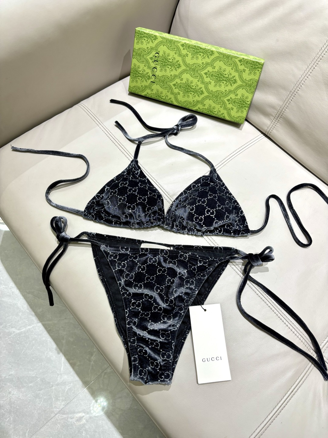 Gucci丝绒分体比基尼😍🥰适合多种场景的游泳衣🏊‍♀️海边 游泳池 温泉 水上乐园 漂流都可以😌内搭也