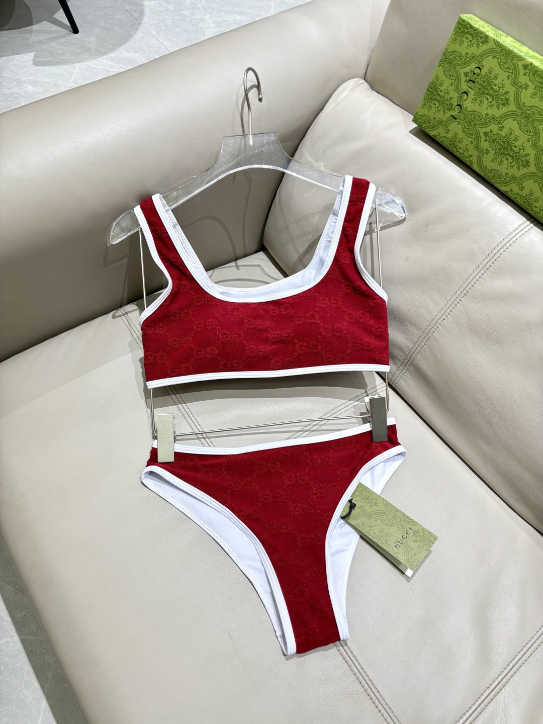 Gucci分体泳衣 印花适合多种场景的游泳衣🏊‍♀️海边 游泳池 温泉 水上乐园 漂流都可以😌内搭也完全