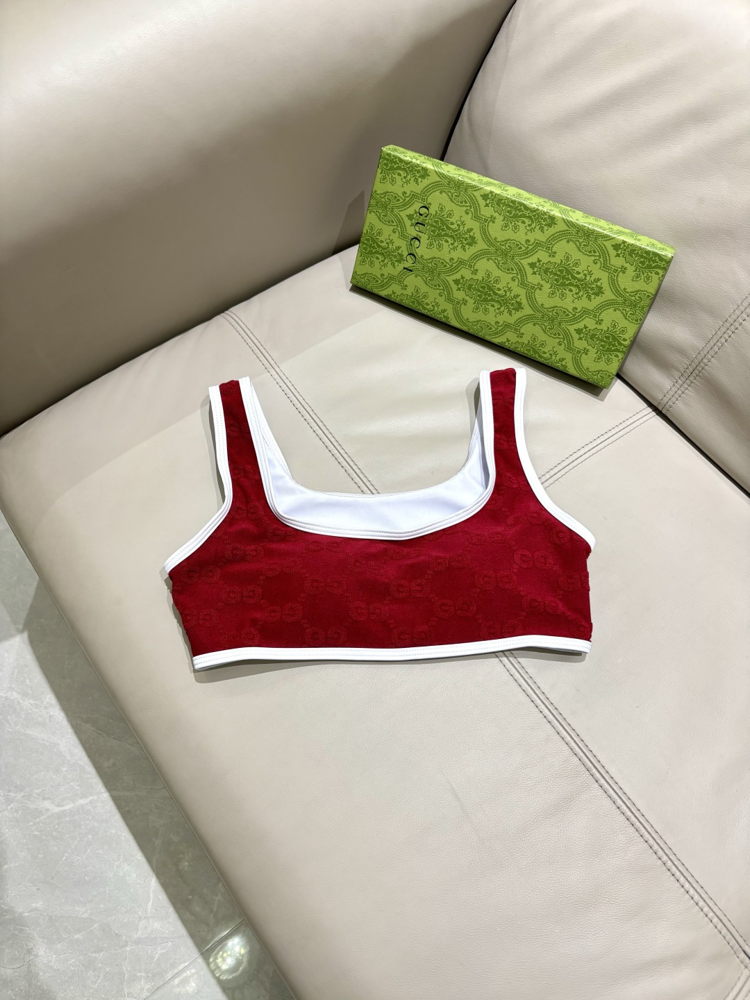 Gucci分体泳衣 印花适合多种场景的游泳衣🏊‍♀️海边 游泳池 温泉 水上乐园 漂流都可以😌内搭也完全
