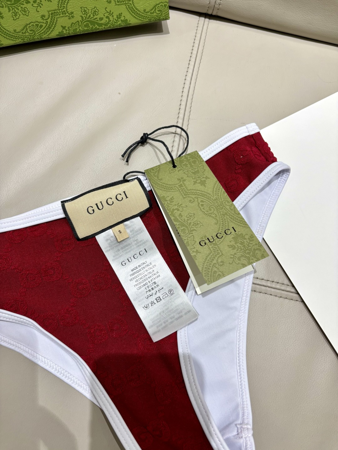 Gucci分体泳衣 印花适合多种场景的游泳衣🏊‍♀️海边 游泳池 温泉 水上乐园 漂流都可以😌内搭也完全