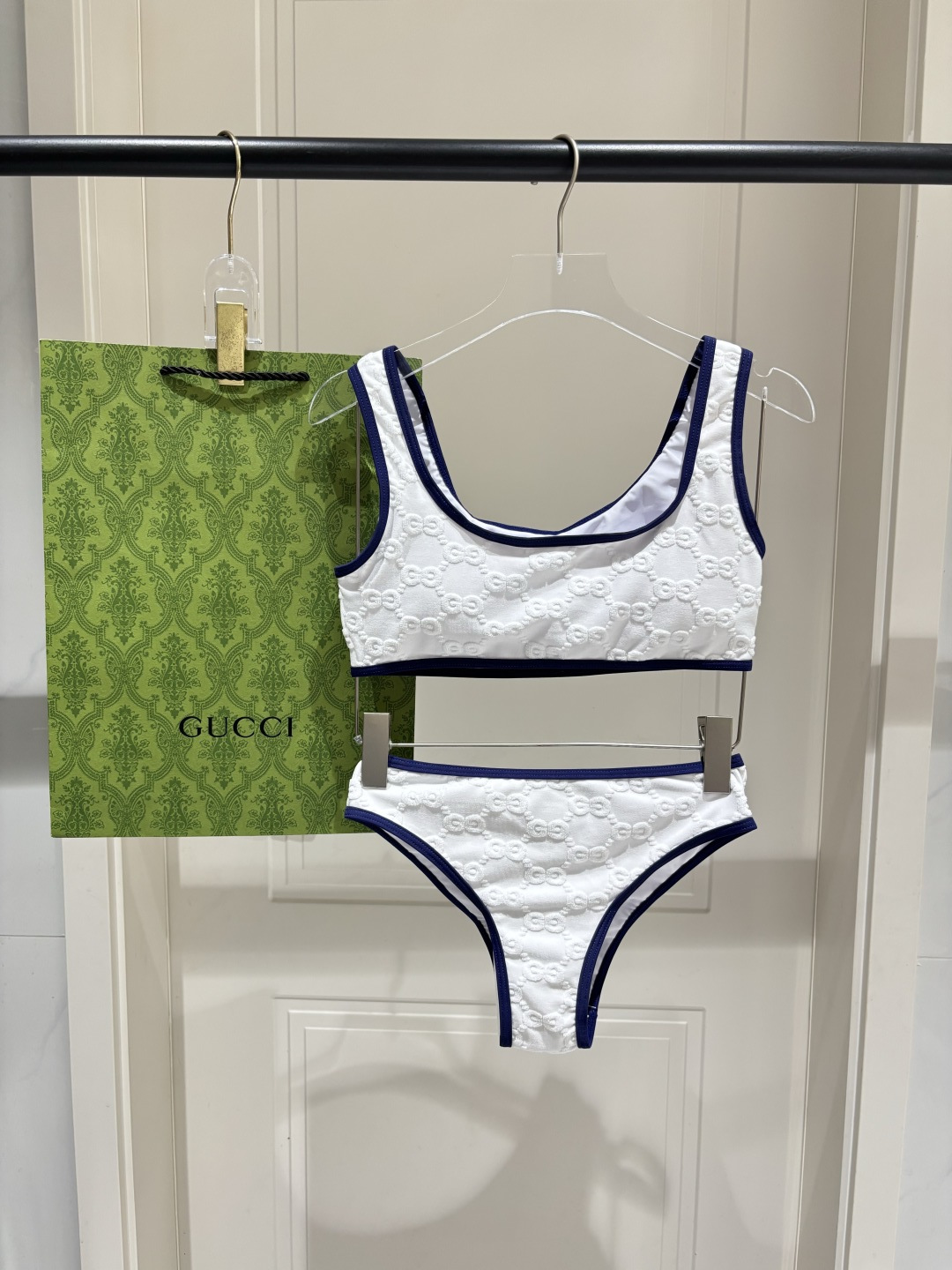 Gucci分体泳衣 印花适合多种场景的游泳衣🏊‍♀️海边 游泳池 温泉 水上乐园 漂流都可以😌内搭也完全