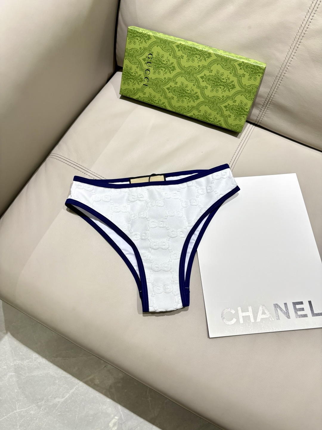 Gucci分体泳衣 印花适合多种场景的游泳衣🏊‍♀️海边 游泳池 温泉 水上乐园 漂流都可以😌内搭也完全