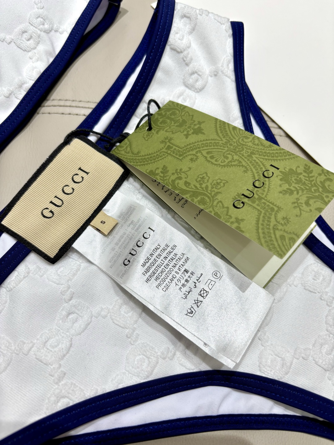 Gucci分体泳衣 印花适合多种场景的游泳衣🏊‍♀️海边 游泳池 温泉 水上乐园 漂流都可以😌内搭也完全