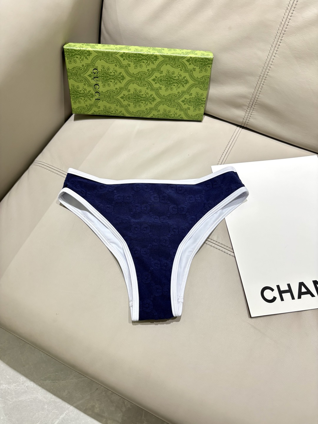 Gucci分体泳衣 印花适合多种场景的游泳衣🏊‍♀️海边 游泳池 温泉 水上乐园 漂流都可以😌内搭也完全