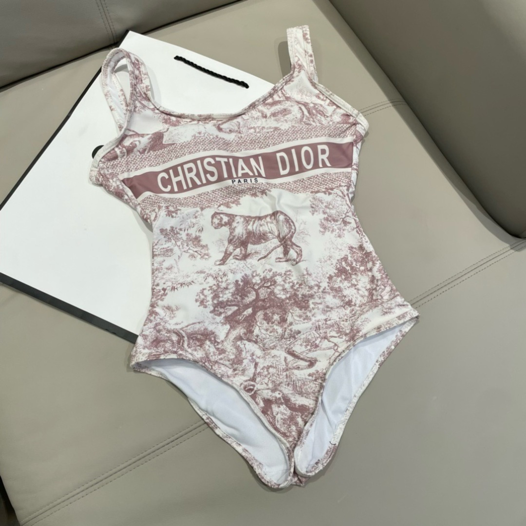 迪奥连体泳衣👙❤️😍🥰适合多种场景的游泳衣🏊‍♀️海边 游泳池 温泉 水上乐园 漂流都可以😌内搭外穿也完