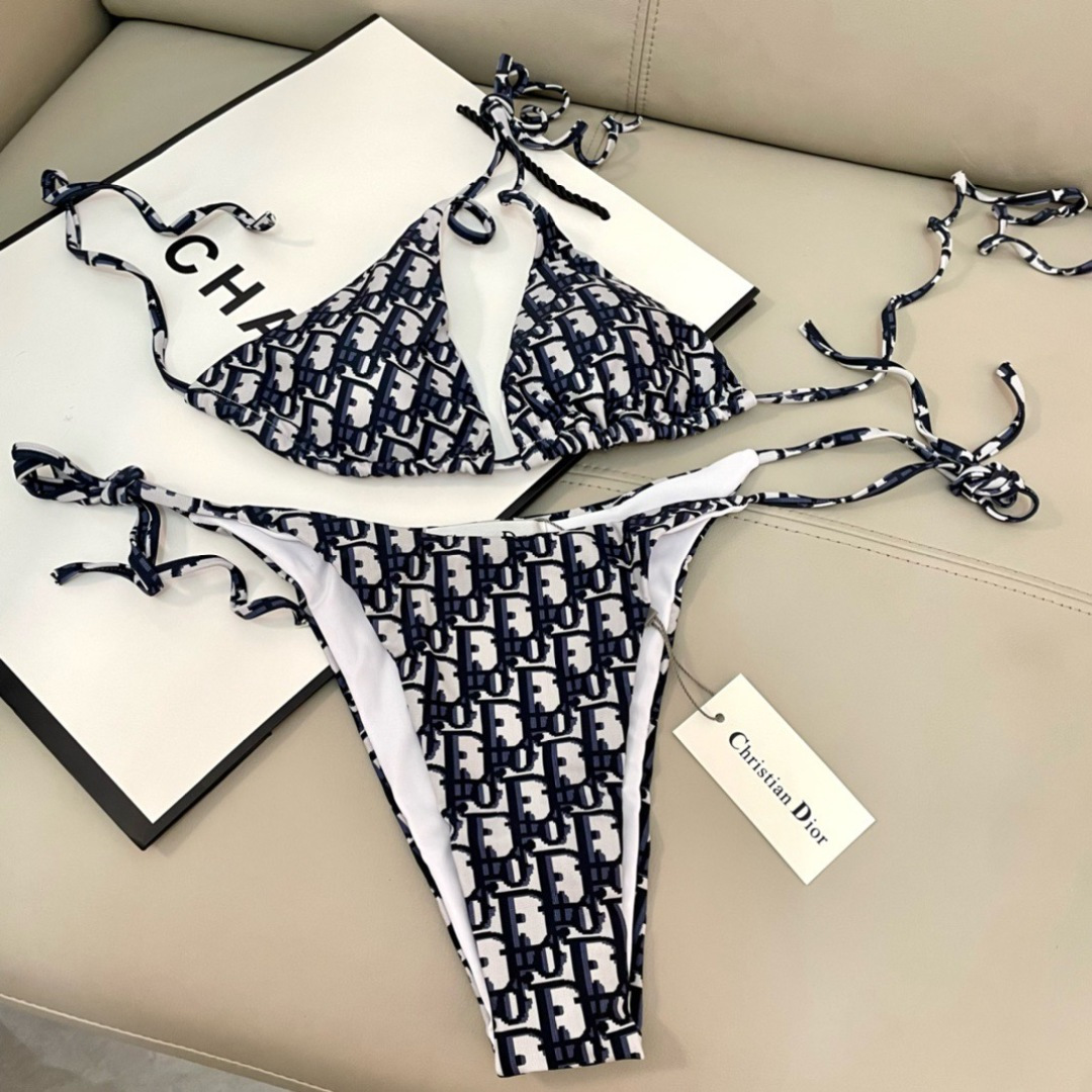 迪奥比基尼泳衣👙❤️😍🥰适合多种场景的游泳衣🏊‍♀️海边 游泳池 温泉 水上乐园 漂流都可以😌内搭外穿也